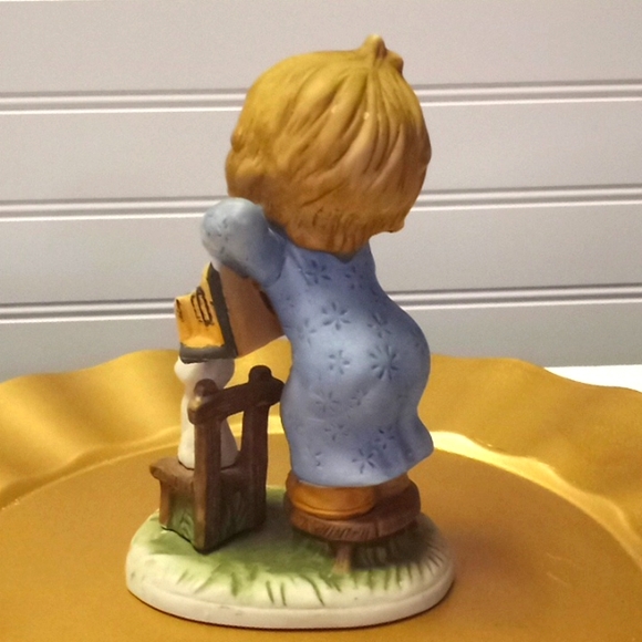 VTG- Royal Crown Child Photographer with Kitten Figurine - Picture 5 of 10